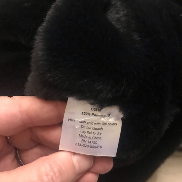 Faux fur wrap very comfortable and flattering - Picture 3 of 3